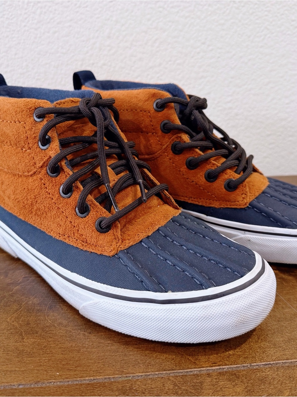 Women’s Rare Vans SK8 Duck Boots, Size 6.5